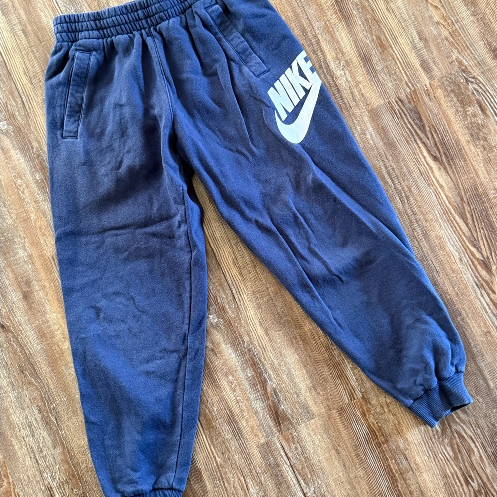 Boys Nike Sweat Pants T shirts and Jacket Set (Great for sizing up on a budget!) - Picture 8 of 13